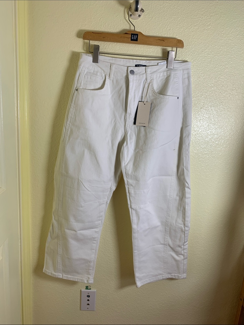 NWT FLAMINGALS White Straight-Leg Women's Jeans, Size XL